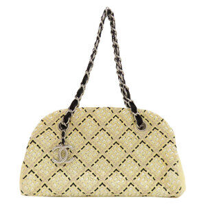 CHANEL White Shoulder Bag